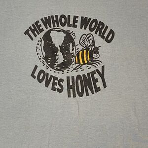 VTG Best Fruit of the Loom Single T Shirt The Whole World Loves Honey Bee Flaws